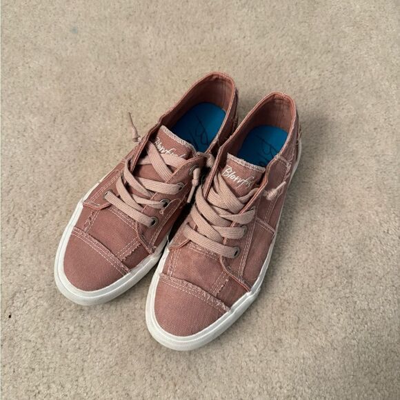 Women’s Blowfish Slip On Tennis Shoes 7.5 - Picture 1 of 4
